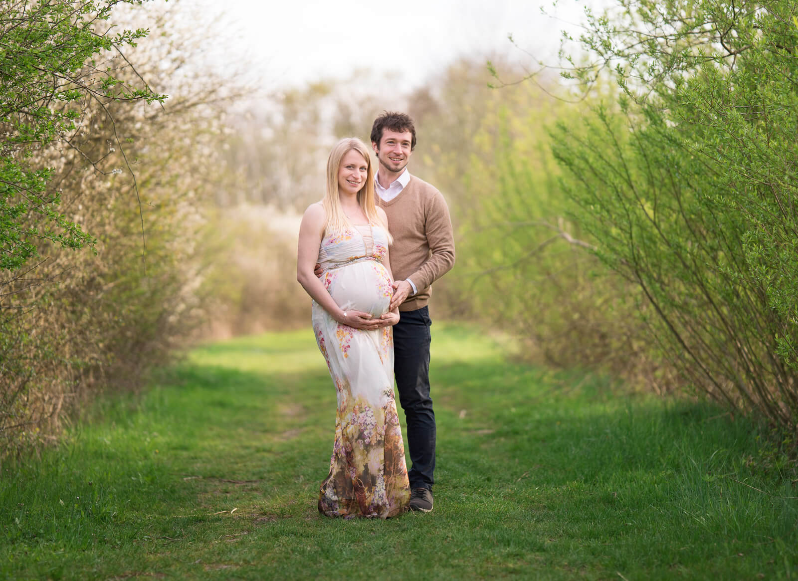 Babybauch Foto Shooting Paar in Natur Ludwigsburg Stuttgart